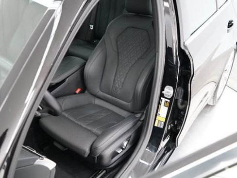 Used 2023 BMW 530e xDrive w/ Convenience Package image 25