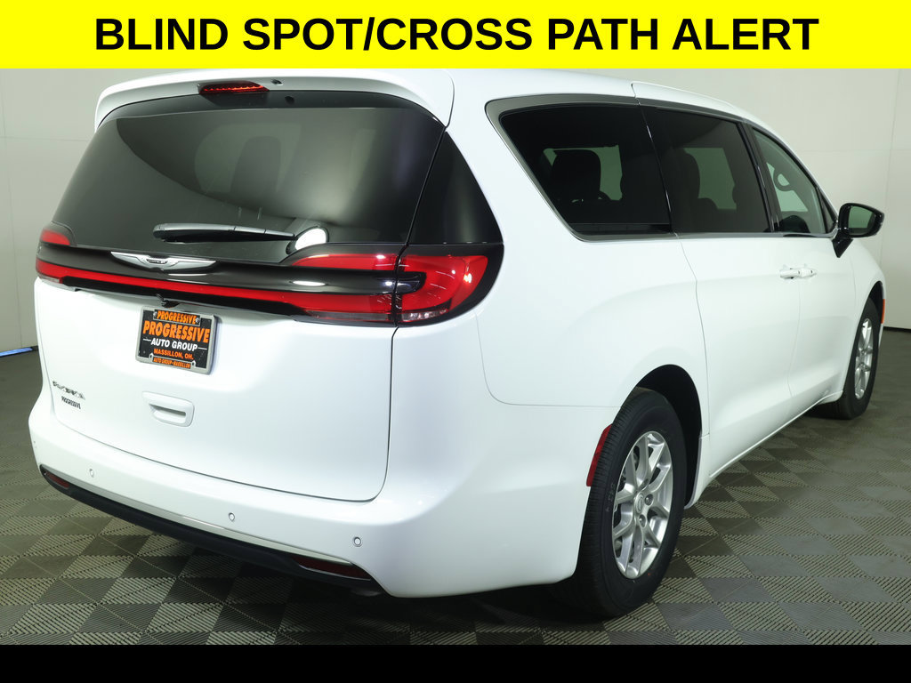 New 2026 Chrysler Pacifica Select FWD image 7