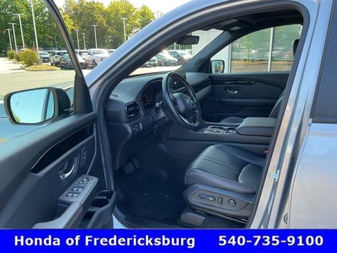 Certified 2025 Honda Pilot TrailSport image 29
