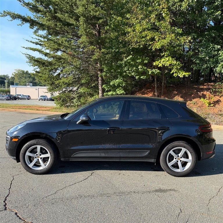 Used 2018 Porsche Macan AWD/4WD image 4