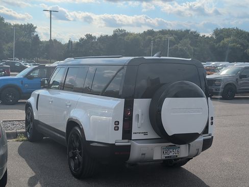 Used 2023 Land Rover Defender 130 SE AWD/4WD image 4