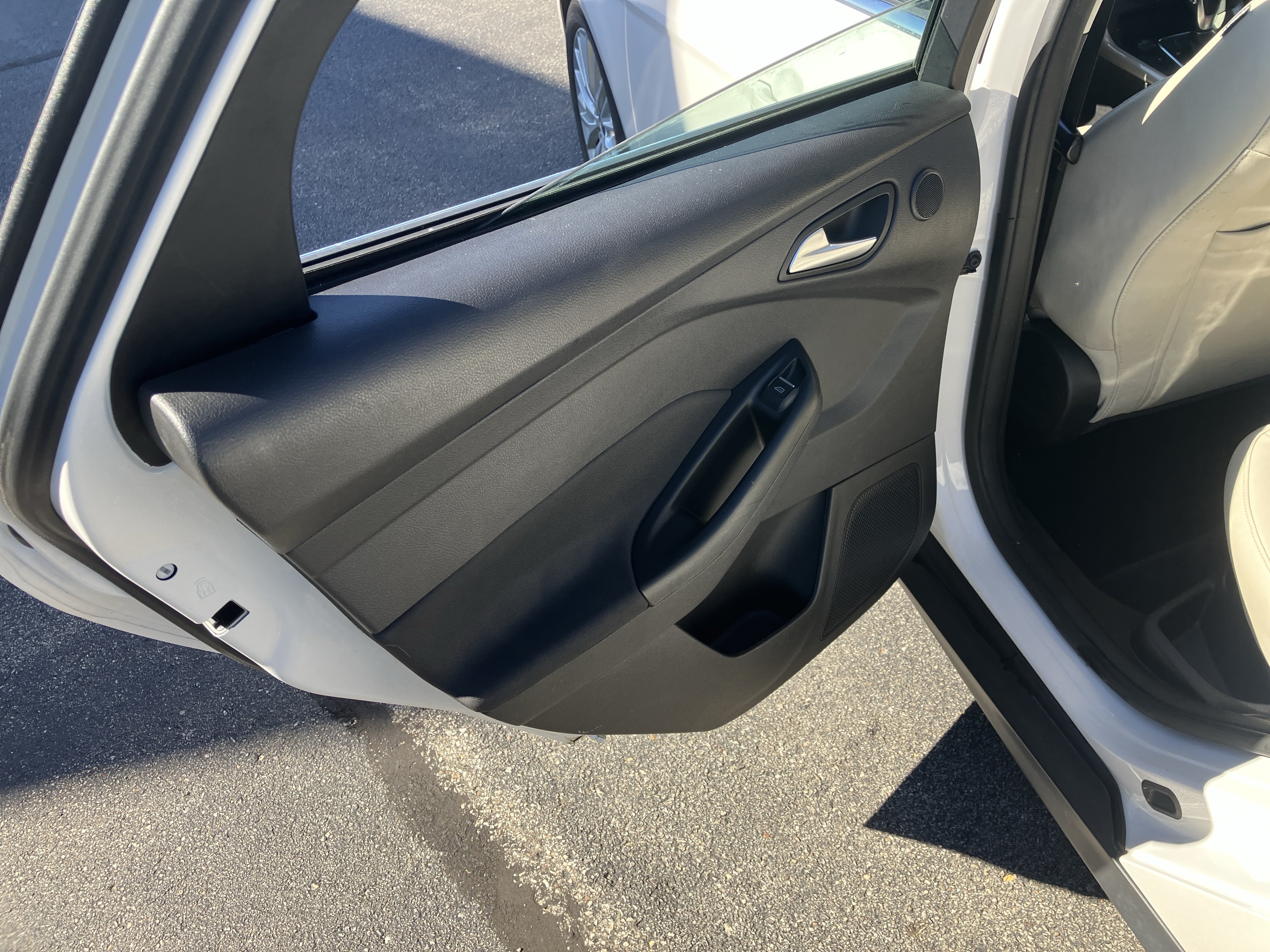 Used 2018 Ford Focus Titanium FWD image 15