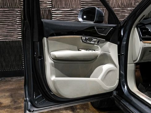 Used 2017 Volvo XC90 T6 Momentum w/ Convenience Package AWD/4WD image 44