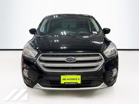 Used 2017 Ford Escape SE image 2