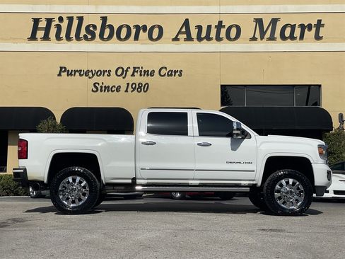 Used 2016 GMC Sierra 2500 Denali w/ Duramax Plus Package AWD/4WD image 4