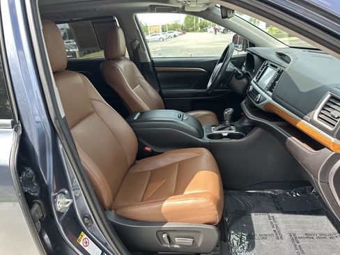 Used 2018 Toyota Highlander Limited Platinum AWD/4WD image 35