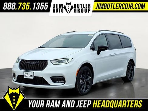 New 2026 Chrysler Pacifica Select image 1