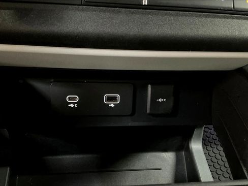 Used 2023 Land Rover Defender 130 X-Dynamic SE image 35