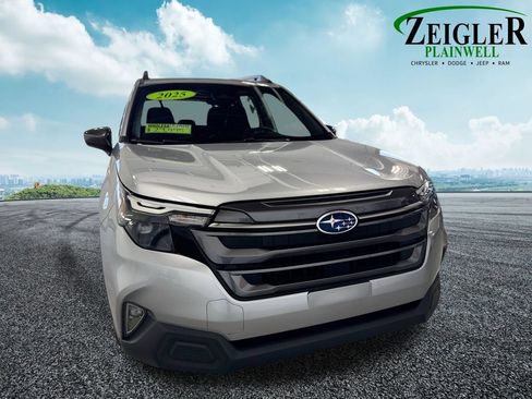 Used 2025 Subaru Forester Premium AWD/4WD image 8