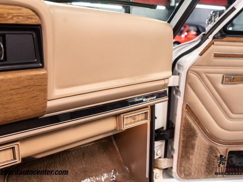 Used 1991 Jeep Grand Wagoneer 4dr Wagon 4WD image 20