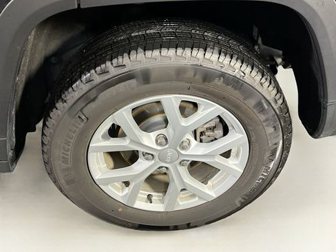 Used 2023 Jeep Grand Cherokee Limited AWD/4WD image 30
