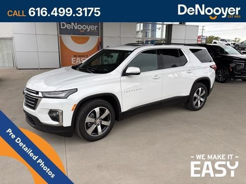 Used 2023 Chevrolet Traverse LT w/ LT Premium Package AWD/4WD image 4
