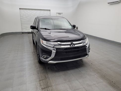 Used 2018 Mitsubishi Outlander SE image 14