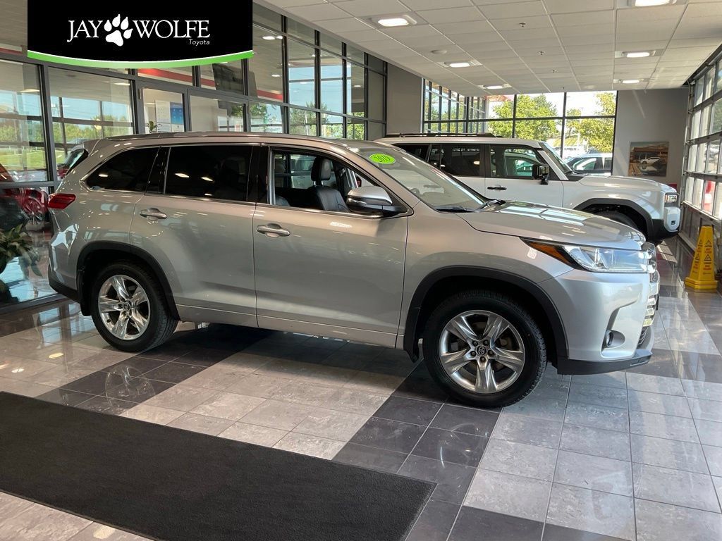 Used 2019 Toyota Highlander Limited AWD/4WD image 1