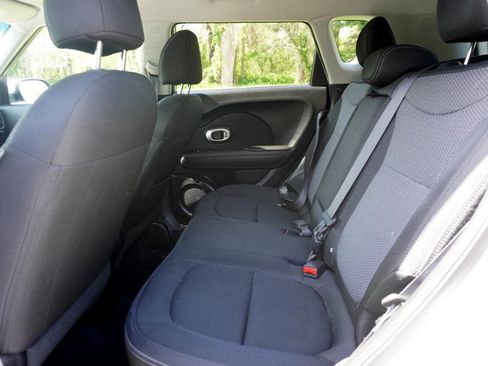 Used 2019 Kia Soul + image 18