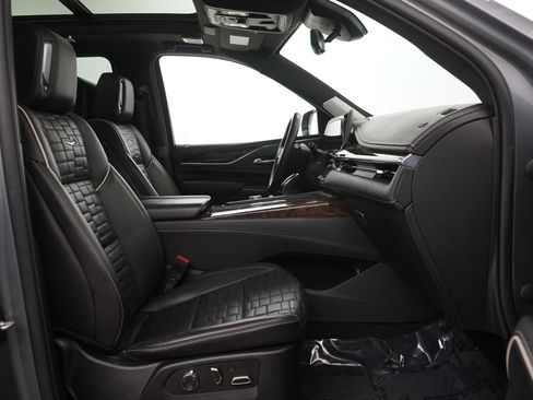 Used 2021 Cadillac Escalade ESV Sport Platinum image 13