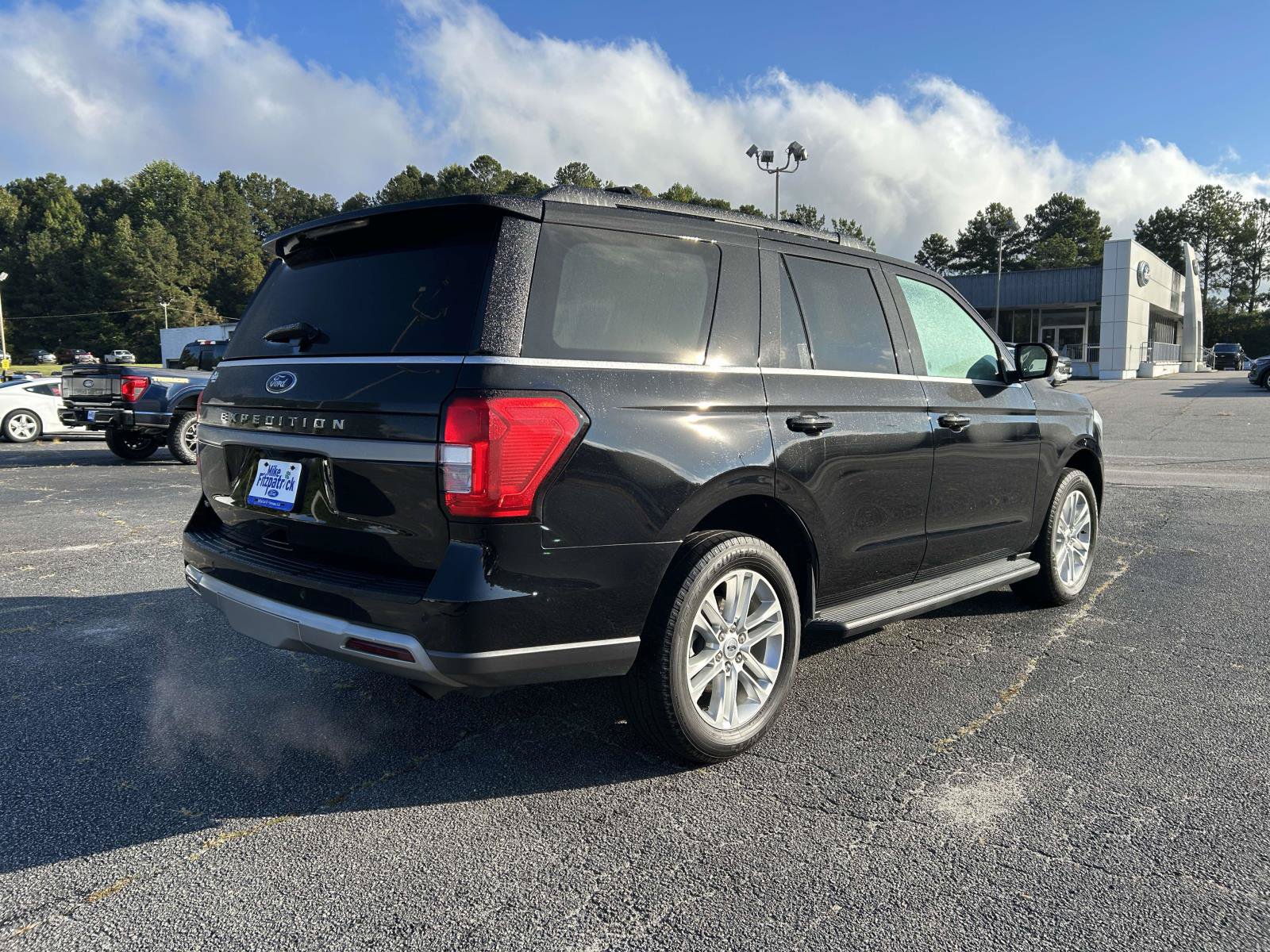 Used 2024 Ford Expedition XLT RWD image 3