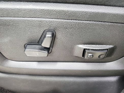 Used 2025 RAM 2500 Big Horn AWD/4WD image 21