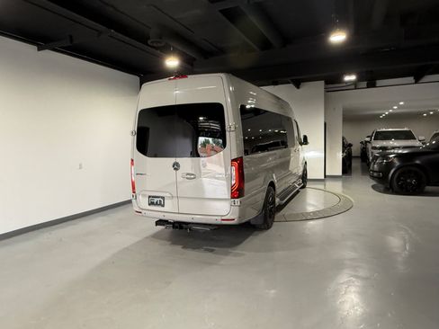 Used 2024 Mercedes-Benz Sprinter 2500 image 11