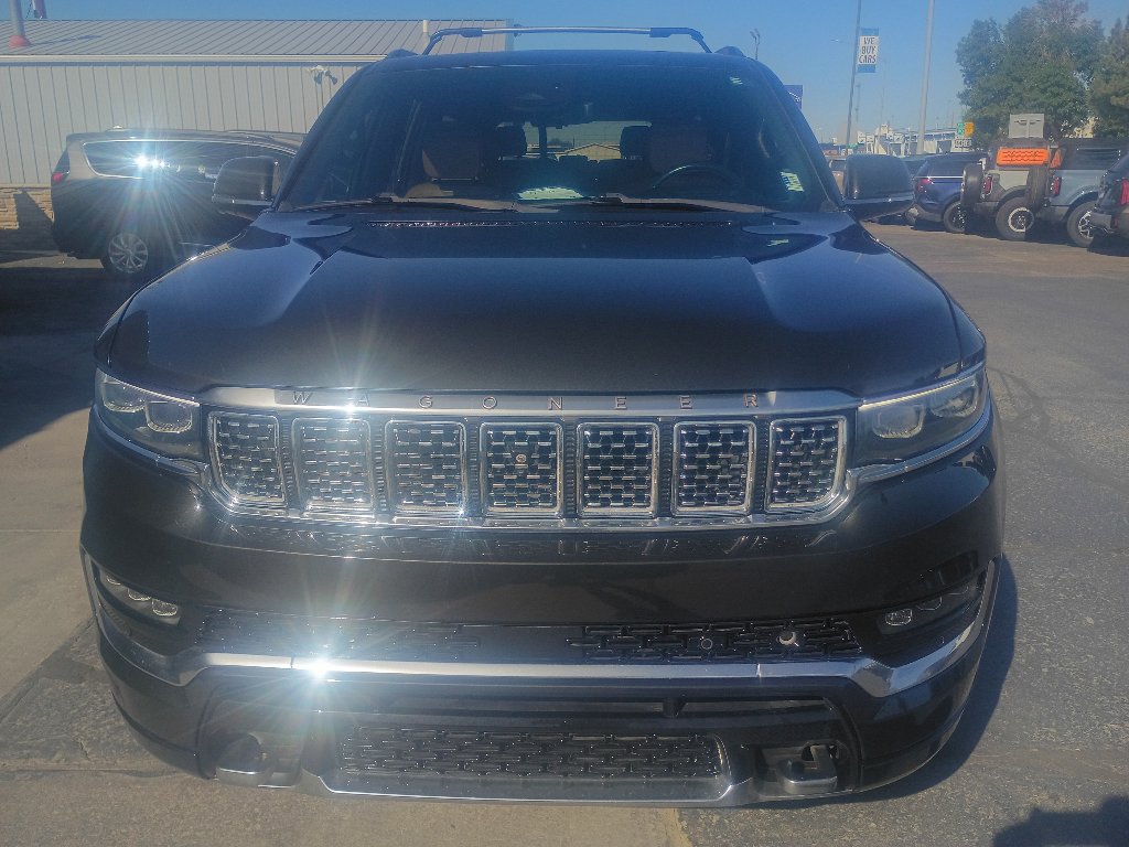 Used 2022 Jeep Grand Wagoneer Series III w/ HD Trailer Tow Package AWD/4WD image 3