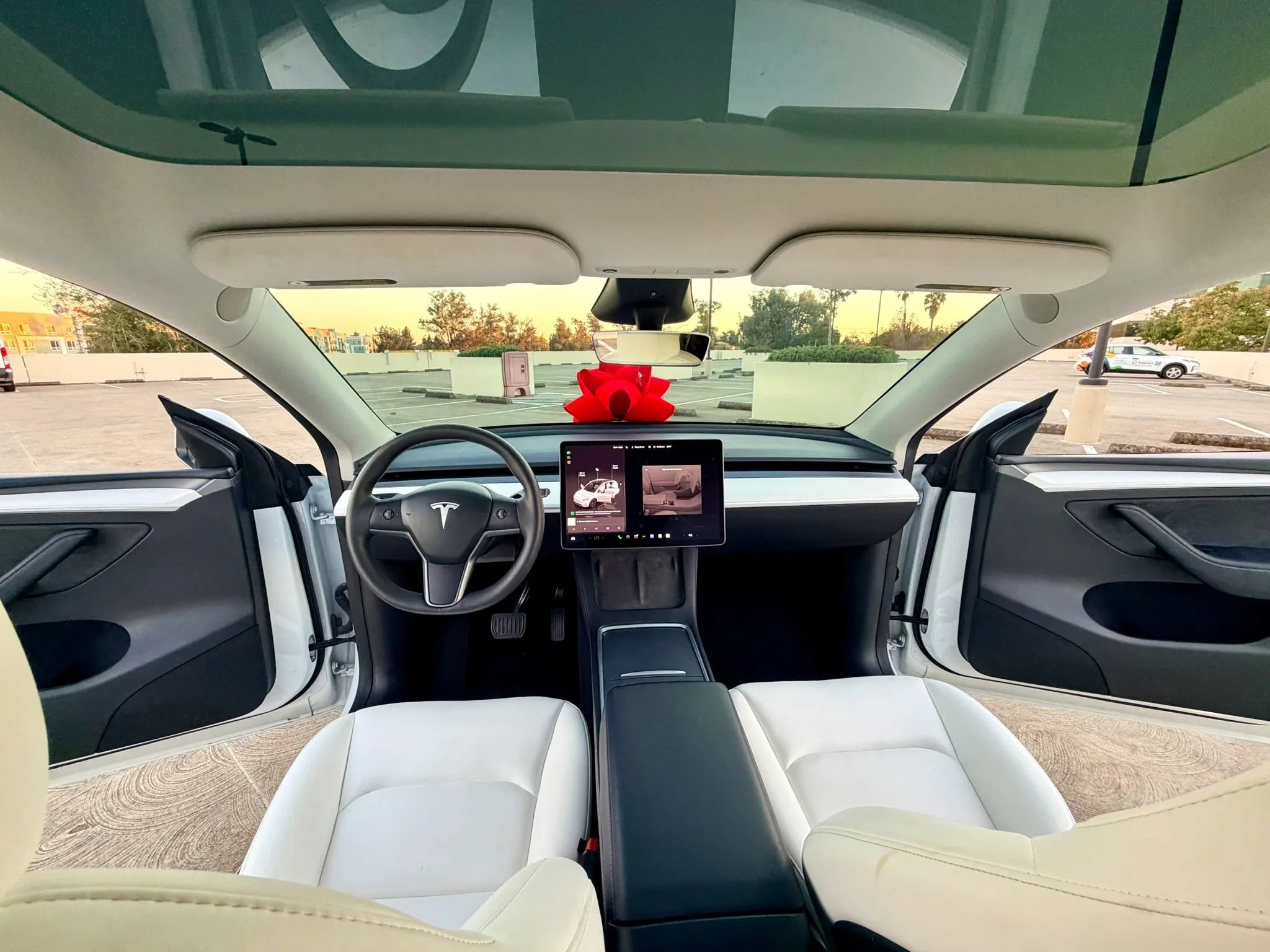 Used 2024 Tesla Model Y Long Range AWD/4WD image 43