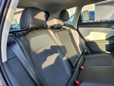 New 2026 Volkswagen Taos SE image 16