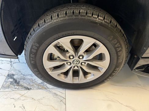Used 2022 Toyota Sienna XLE FWD image 39