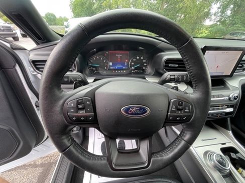 Used 2020 Ford Explorer XLT w/ Equipment Group 202A AWD/4WD image 9