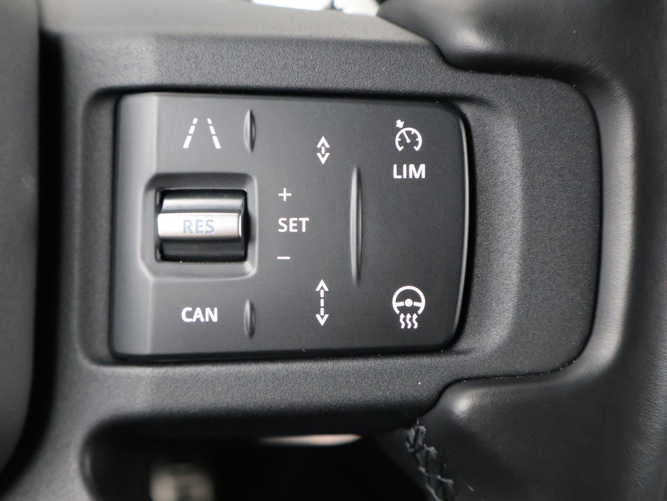Used 2025 Land Rover Defender 110 V8 AWD/4WD image 17