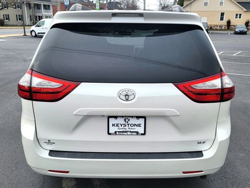 Used 2016 Toyota Sienna XLE image 6