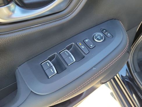 Certified 2026 Honda HR-V Sport image 9