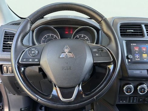 Used 2019 Mitsubishi Outlander Sport SE FWD image 16