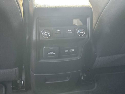 Used 2023 GMC Acadia SLE w/ Infotainment Package AWD/4WD image 22
