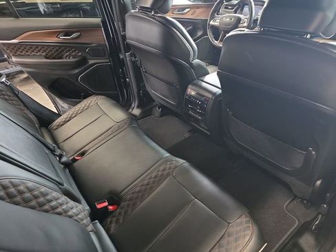 Used 2025 Jeep Grand Cherokee Summit AWD/4WD image 12