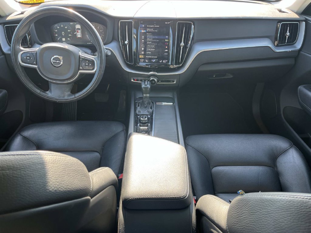 Used 2020 Volvo XC60 T5 Momentum FWD image 11