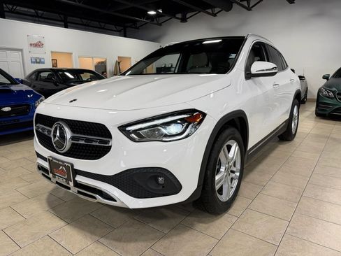 Used 2021 Mercedes-Benz GLA 250 4MATIC w/ Premium Package image 11
