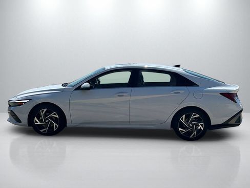 Used 2025 Hyundai Elantra Limited FWD image 8