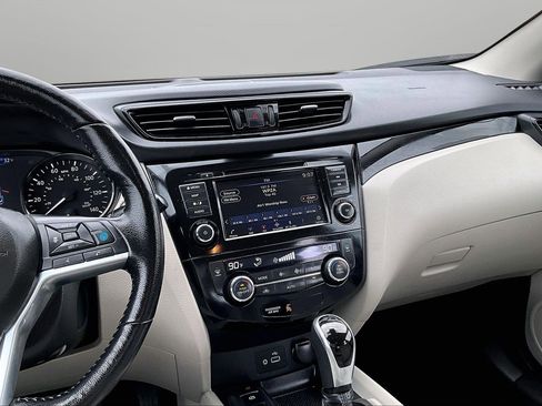 Used 2022 Nissan Rogue Sport SL w/ Premium Package image 6