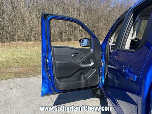 Used 2024 Nissan Frontier SV image 13
