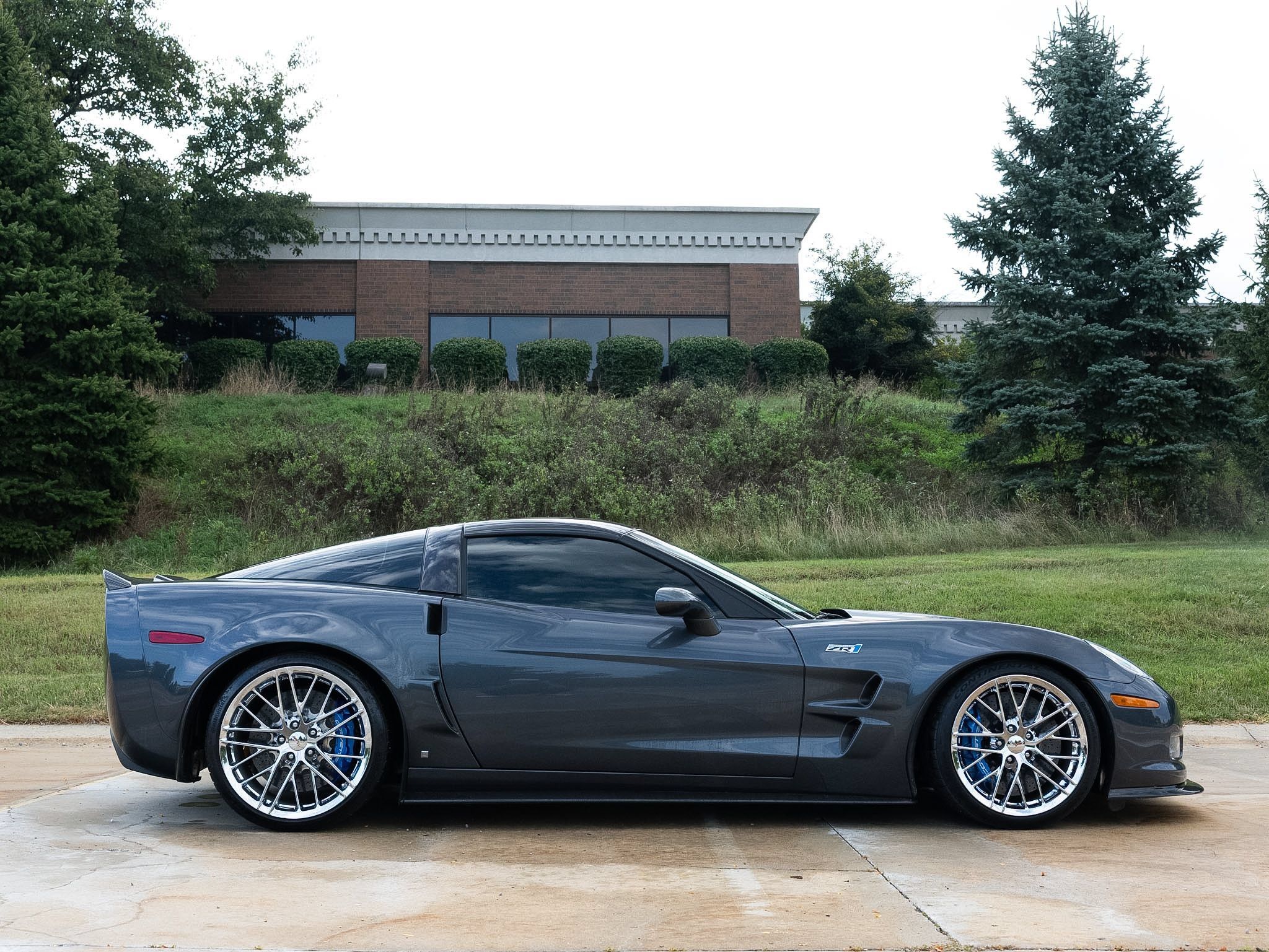 Used 2009 Chevrolet Corvette ZR1 w/ Preferred Equipment Group RWD image 61
