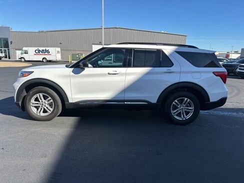 Used 2023 Ford Explorer XLT image 4
