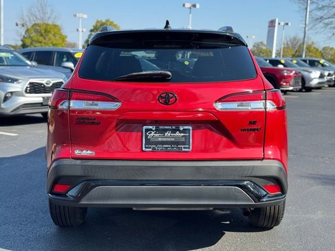 Used 2023 Toyota Corolla Cross SE image 11