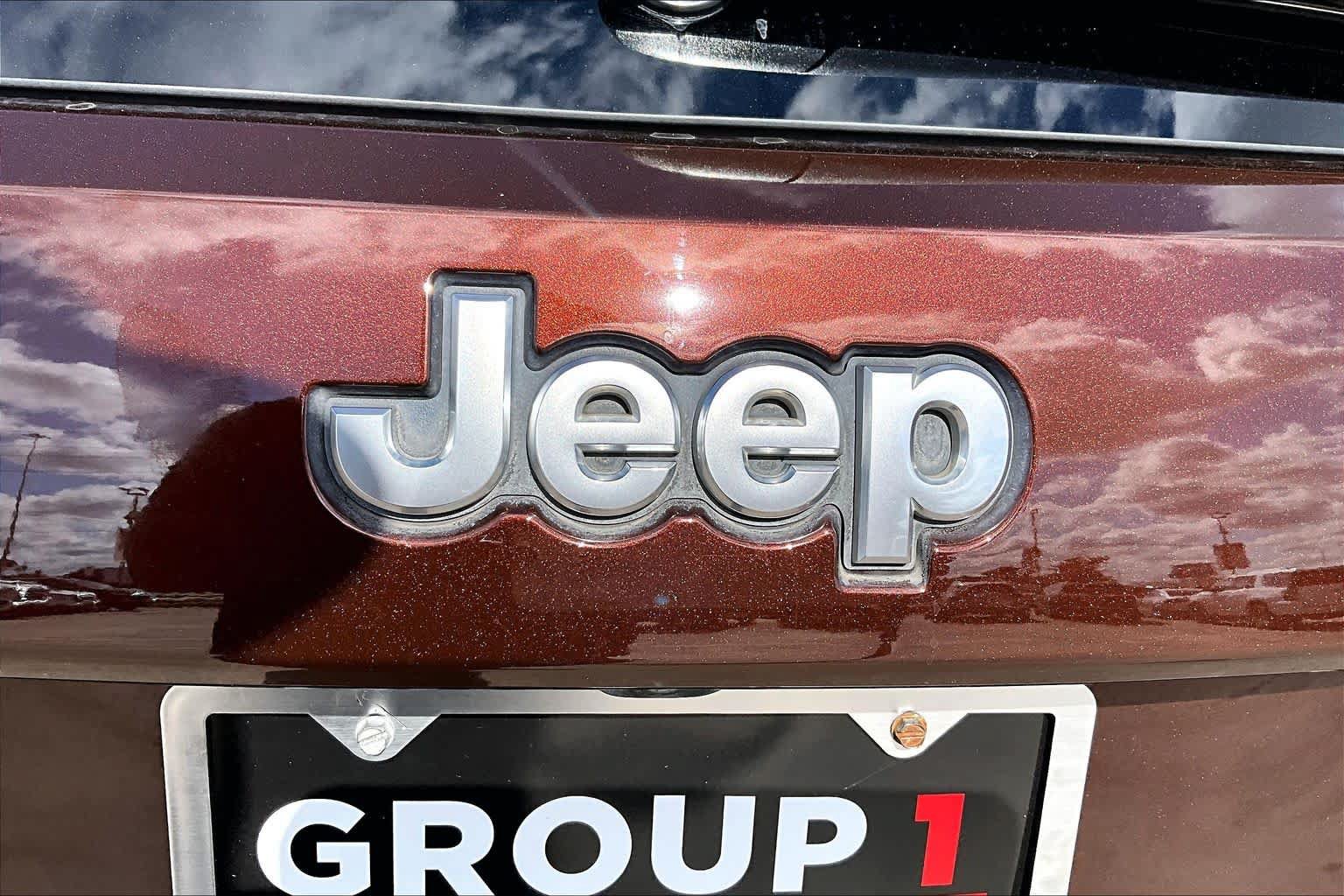 Used 2015 Jeep Grand Cherokee Summit w/ Platinum Series Group RWD image 31