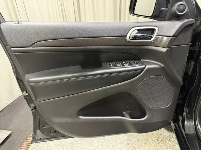 Used 2018 Jeep Grand Cherokee Altitude AWD/4WD image 17