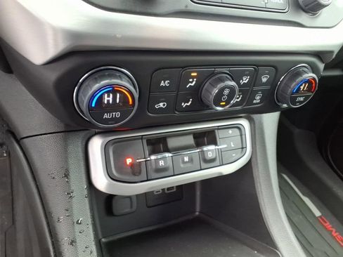 Used 2023 GMC Acadia SLE w/ Driver Convenience Package FWD image 29