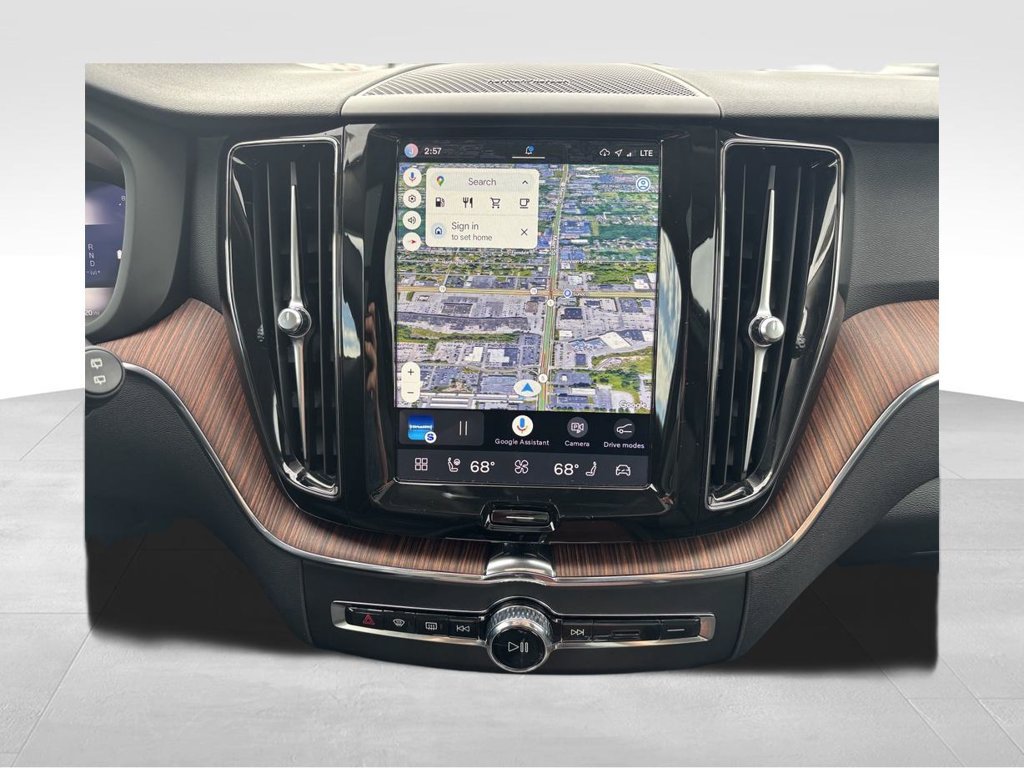 Used 2024 Volvo XC60 B5 Plus w/ Protection Package Premier AWD/4WD image 9