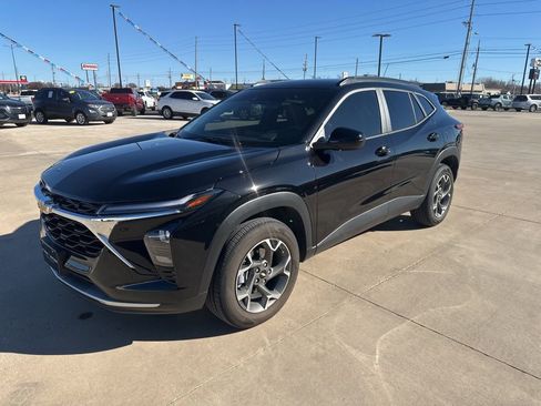 Used 2025 Chevrolet Trax LT w/ Driver Confidence Package image 24