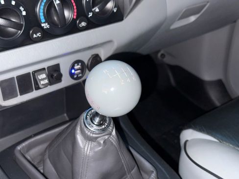 Used 2015 Toyota Tacoma 4x4 Double Cab image 36