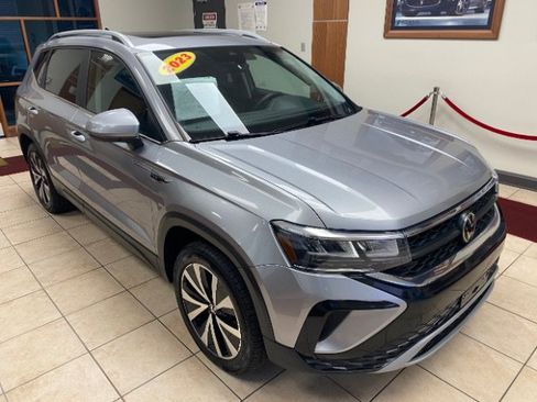 Used 2023 Volkswagen Taos SE AWD/4WD image 4