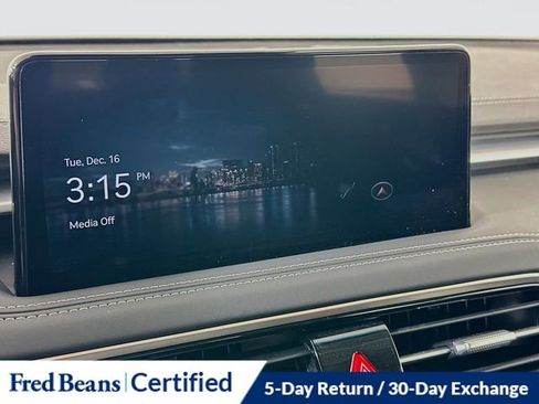 Used 2025 Genesis G70 2.5T image 17